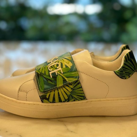 Sneaker - Picture 2 of 2